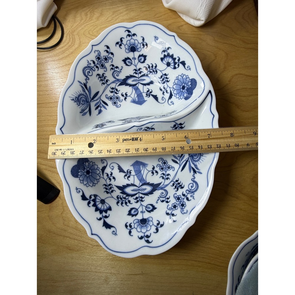 Blue Danube Japan Divided Serving Bowl Blue Onion Scalloped Oval 9in - Picture 3 of 7